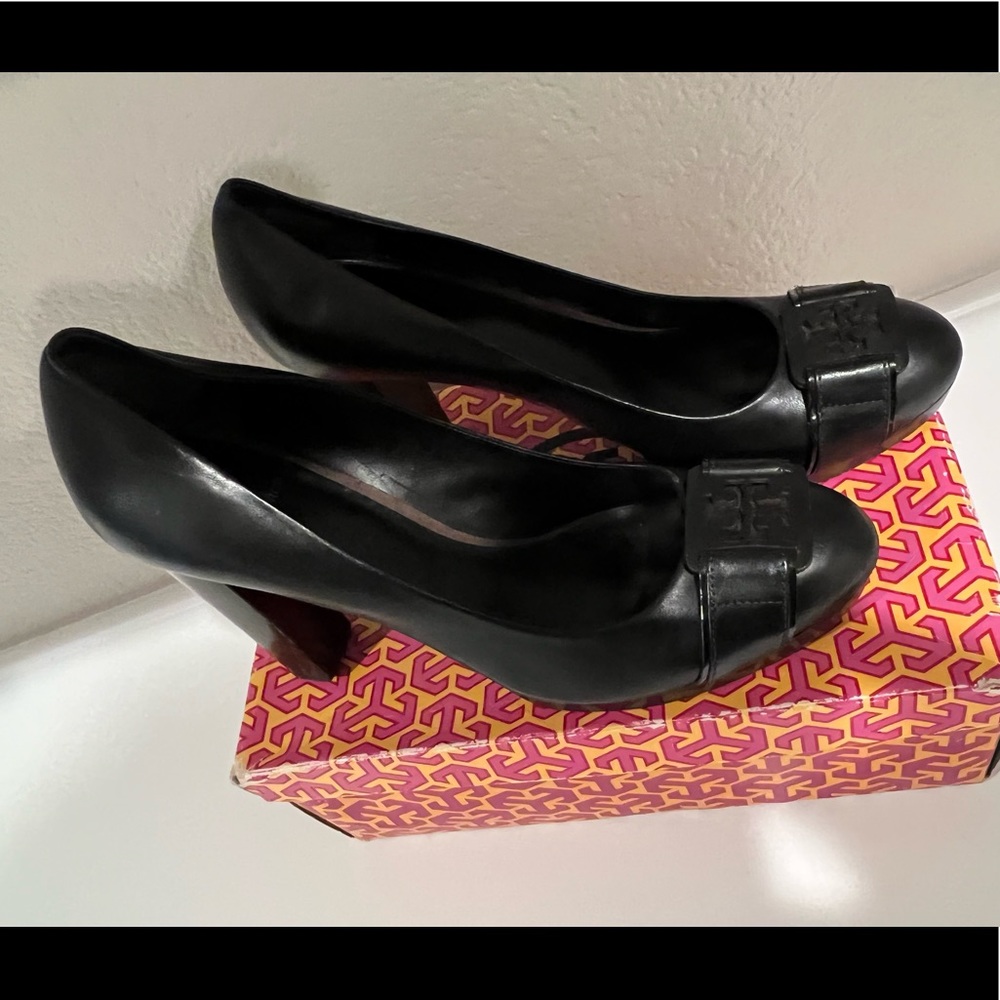 Tory Burch Austin pump black size 11